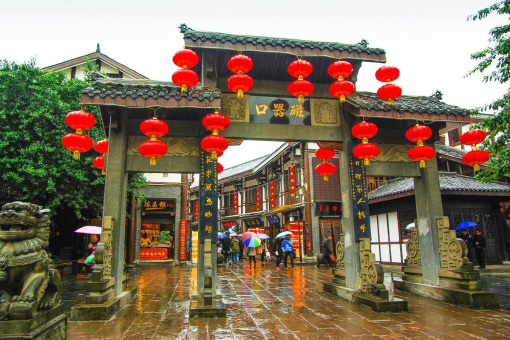 “我未成年,你违法了。”男子买烟后掏身份证要一万元!店主无奈报警
